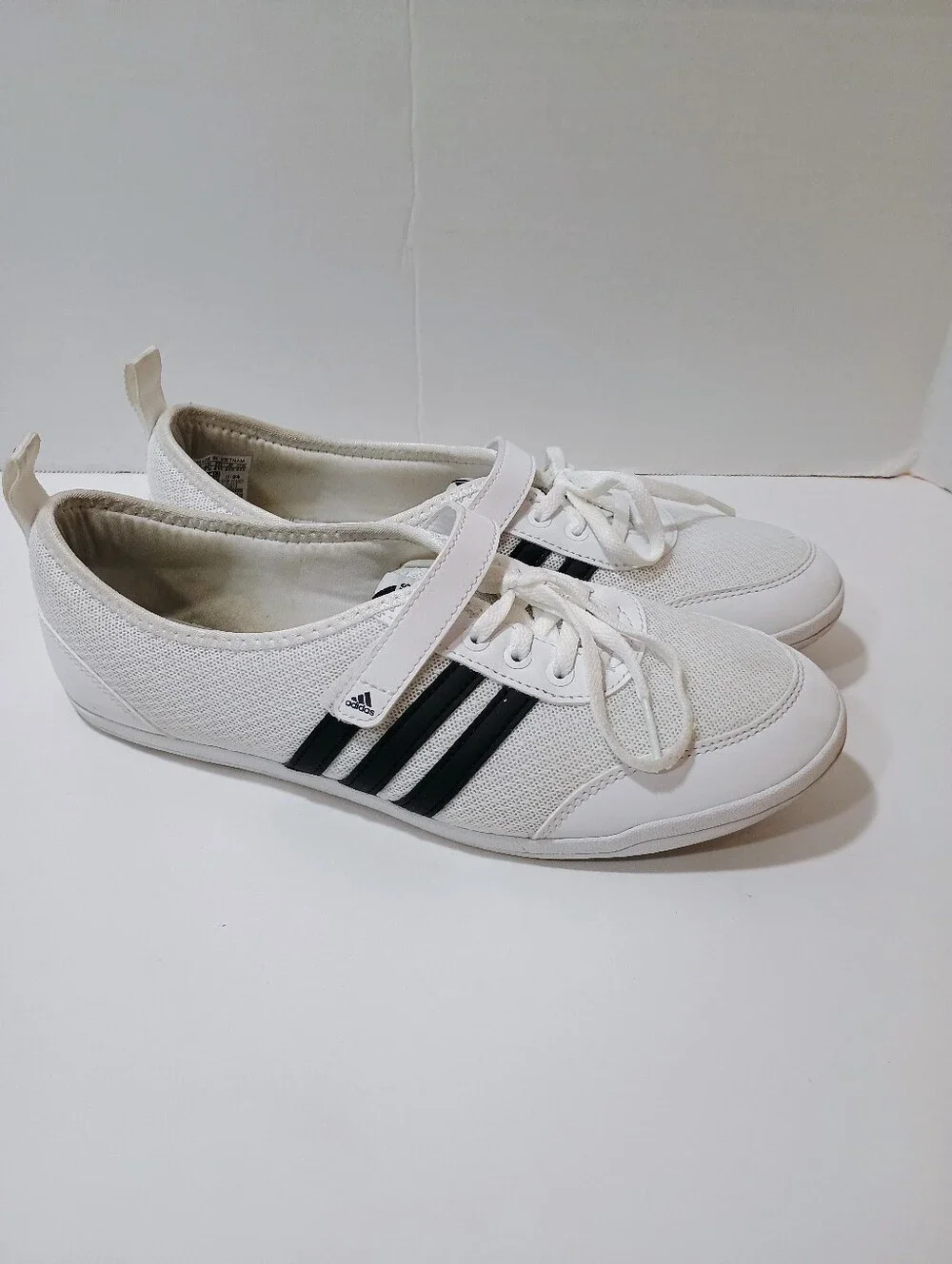 Adidas Diona 2.0 Sneakers Athletic Tennis Shoes White Black Women's Sz 9